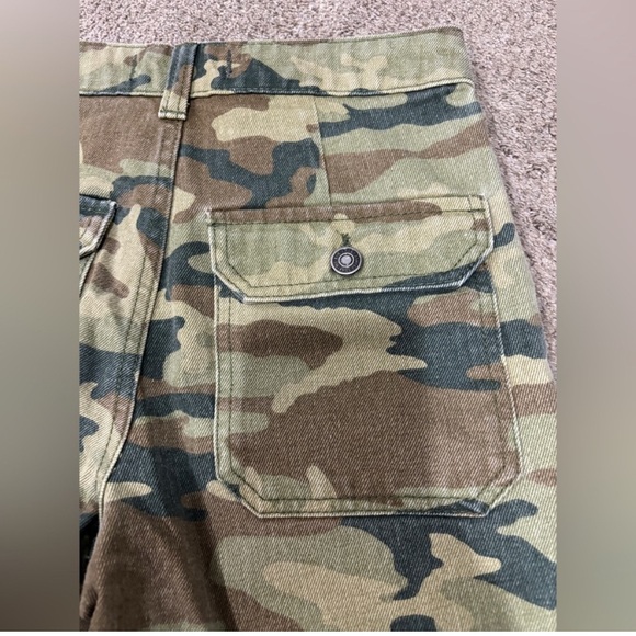 Free People - We The Free: Remy Camoflauge High Rise
Crop Pants - Picture 6 of 9